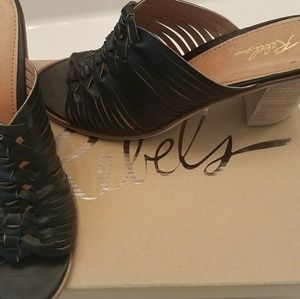 REBELS Black Knot Slip-on Heel Size 10
